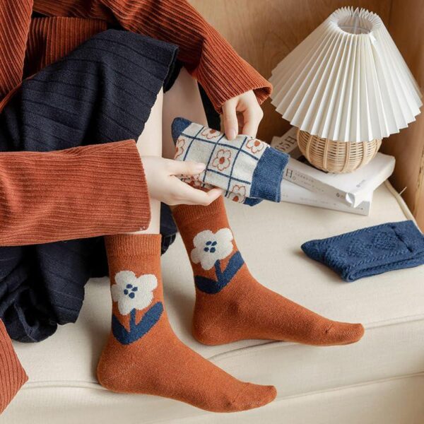 5/10 Pairs Wool Socks for Women Thick Knit Vintage Cute Floral Crew Socks - Image 4