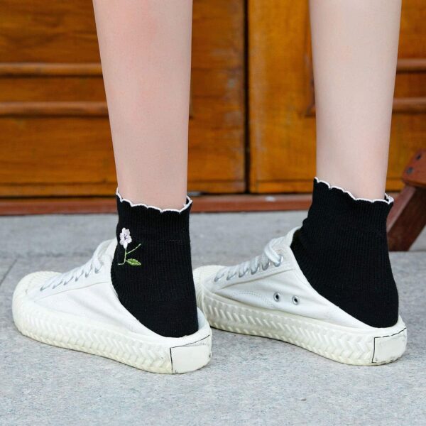 Women's Ruffle Frilly Rib Knit Crew Socks Floral Embroidery Scalloped Pointelle Casual Ankle Socks 5 Pairs - Image 5