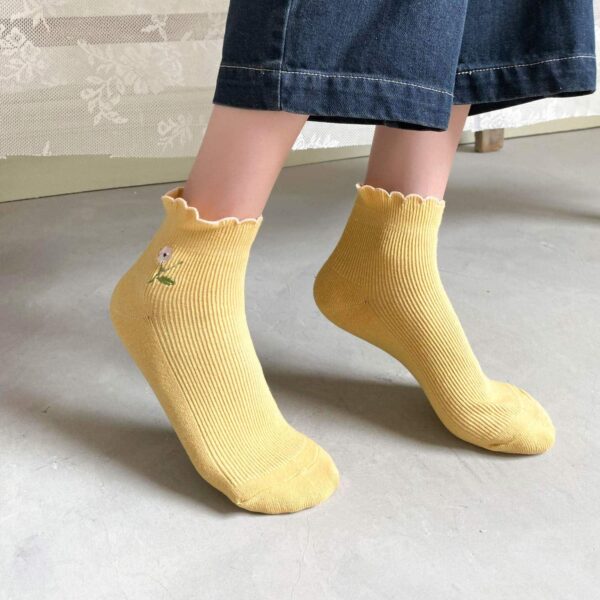Women's Ruffle Frilly Rib Knit Crew Socks Floral Embroidery Scalloped Pointelle Casual Ankle Socks 5 Pairs - Image 2