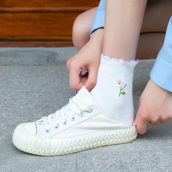 Women's Ruffle Frilly Rib Knit Crew Socks Floral Embroidery Scalloped Pointelle Casual Ankle Socks 5 Pairs - Image 6